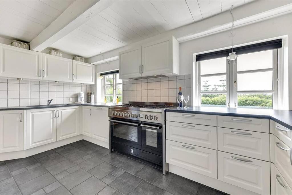 Thatched Holiday Home In Struer, Jutland With A View المظهر الخارجي الصورة