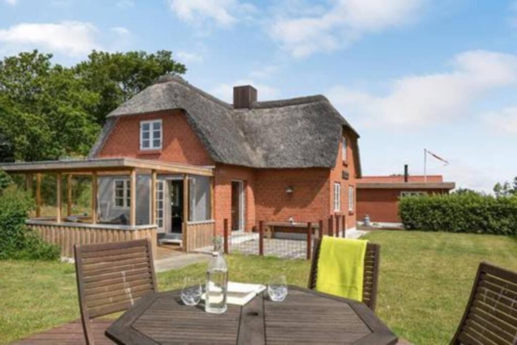 Thatched Holiday Home In Struer, Jutland With A View المظهر الخارجي الصورة