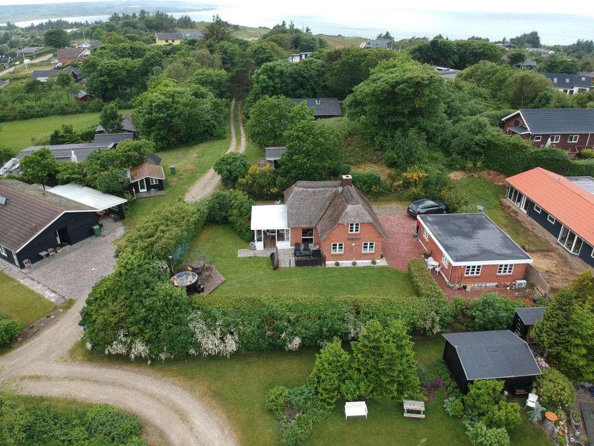 Thatched Holiday Home In Struer, Jutland With A View المظهر الخارجي الصورة
